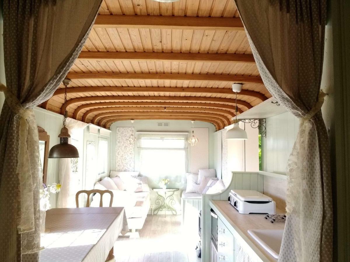 Pipowagen Overnachting Het Houten Huis Zaltbommel Extérieur photo